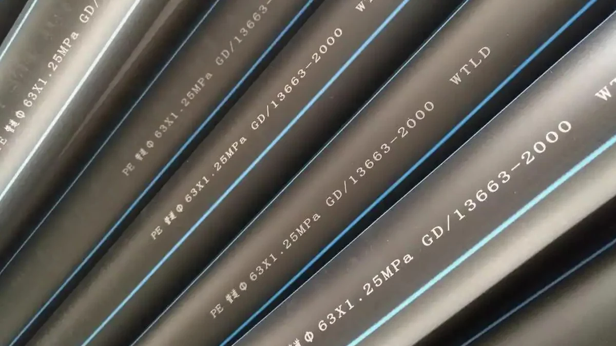 Laser-marked PE pipes with repeated specification text