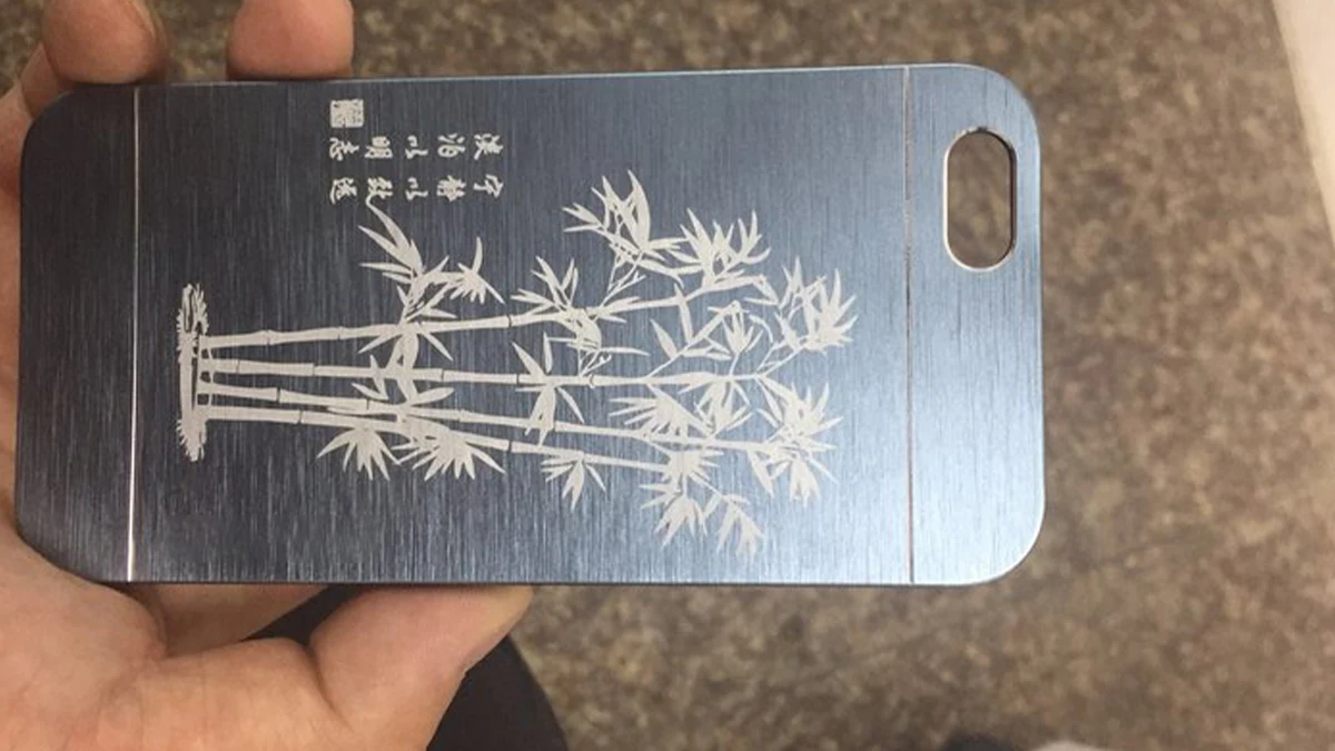 Personalized laser engraving on a metal consumer product surface