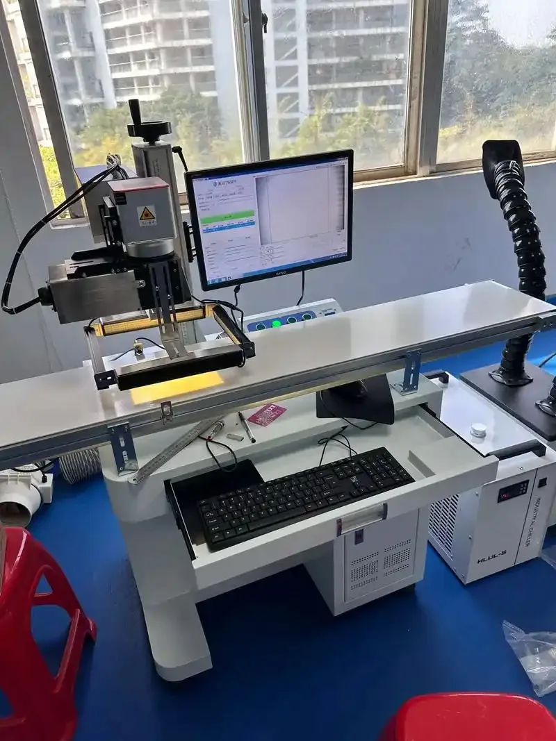 Vision UV laser marking machine option for precise plastic sample positioning