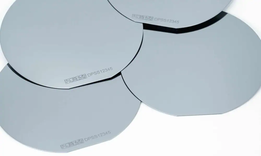 Compact laser-marked traceability codes and serial text on ceramic substrates