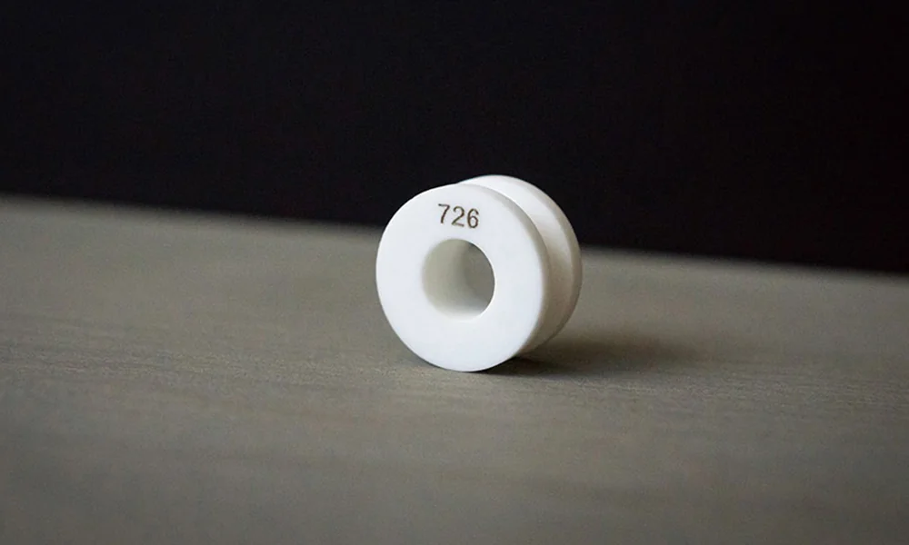 Alumina ceramic component with a permanent laser-marked identification number