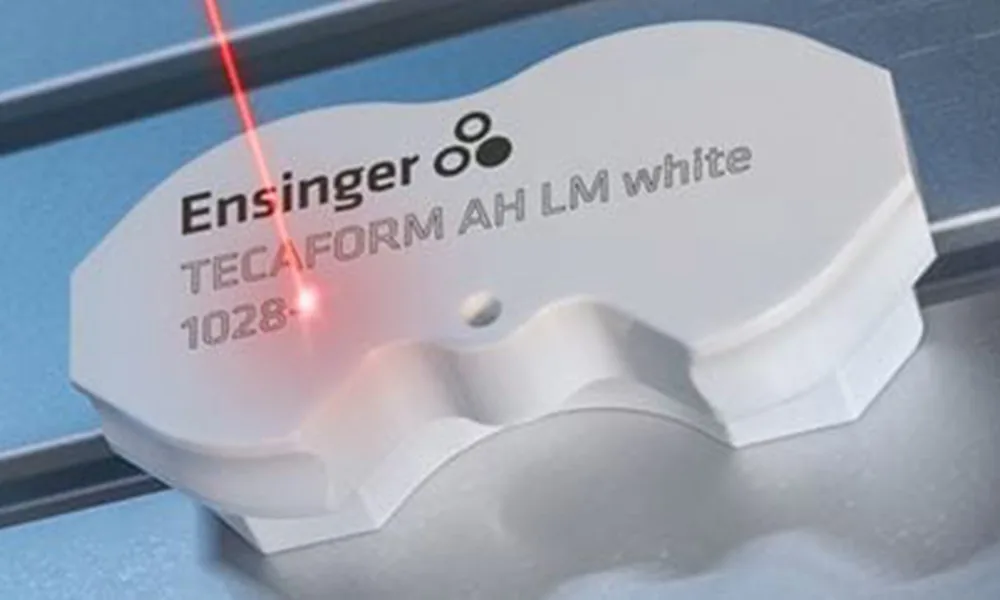 Laser-marked POM acetal molded component with dark text on a light surface
