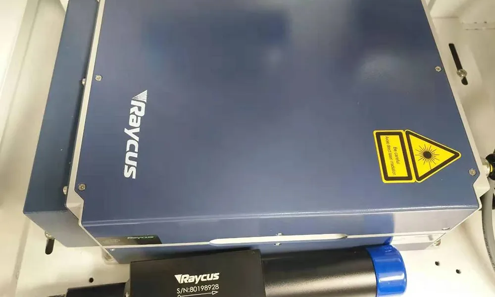 Raycus fiber laser source installed as a laser machine component